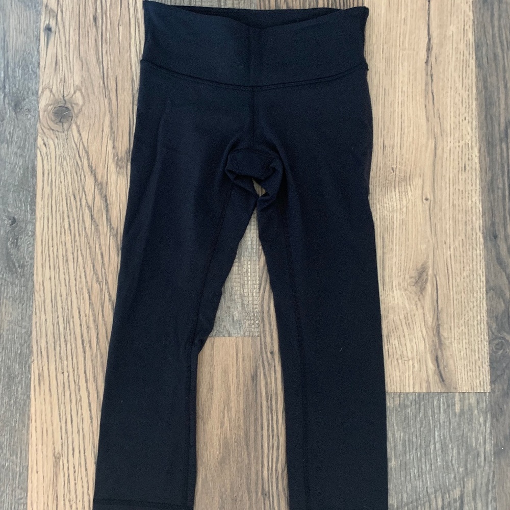 Lululemon Cropped Leggings, Size 4, Black